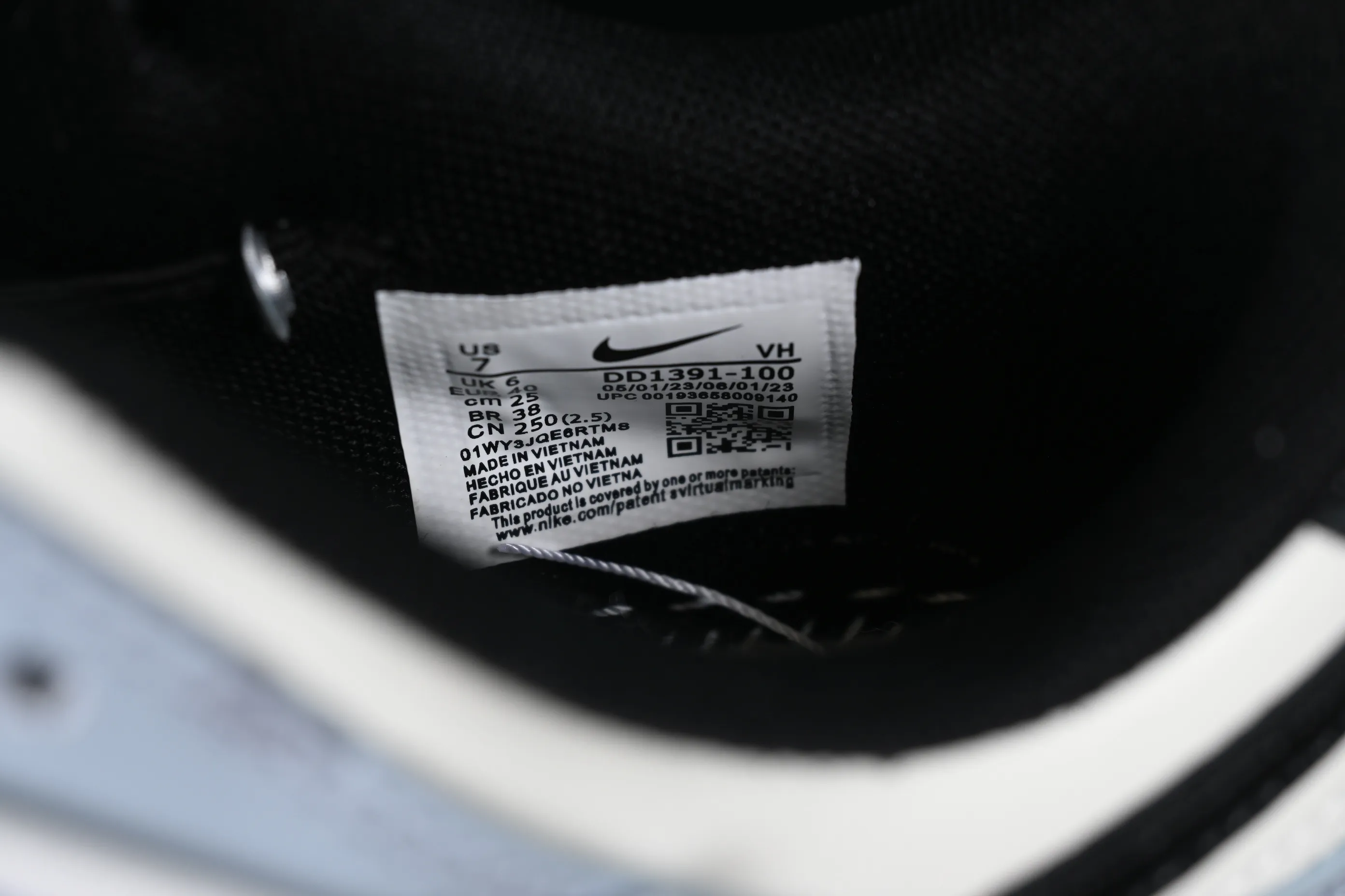 All Categories Nk SB Dunk Series Nk SB Dunk Low Low-top sneakers Customized large box Nk Dunk Low Panda Prank-The Art of Love SB strappy low-top casual sneakers DD1391-100